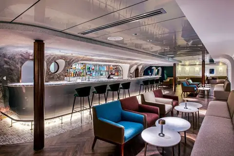 Queen Elizabeth 2 in Dubai — foto 9