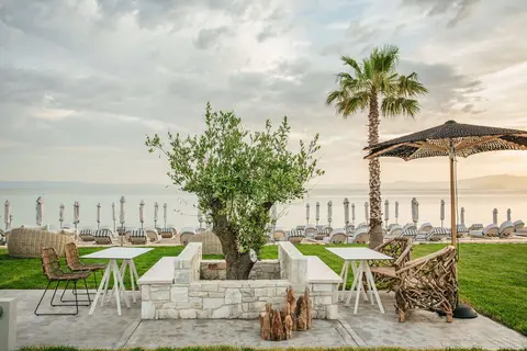 Blue Carpet Luxury Suites in Πευκοχώρι — foto 21