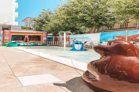 Color Metropolitan Family Hotel in Cesenatico, foto 2