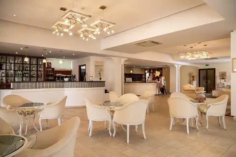 Hotel Baia dei Faraglioni in Mattinata — foto 7