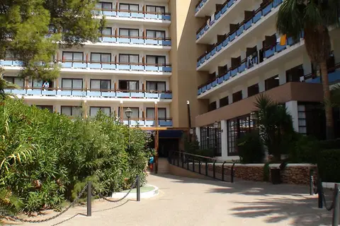 Hotel  AzuLine Bergantín in Sant Josep de sa Talaia — foto 14