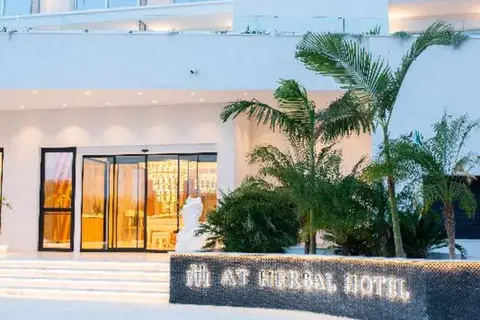 At Herbal Hotel in Παραλίμνι — foto 12