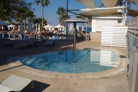 Vrissaki Beach Hotel in Παραλίμνι — foto 11