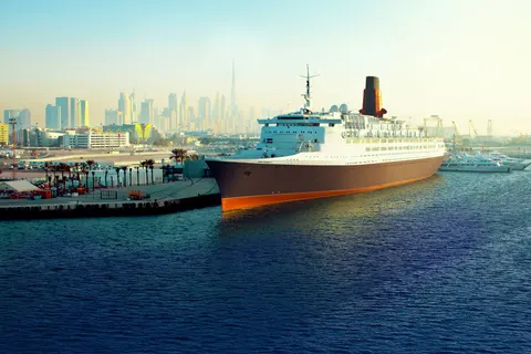 Queen Elizabeth 2 Hotel in دبي — foto 21