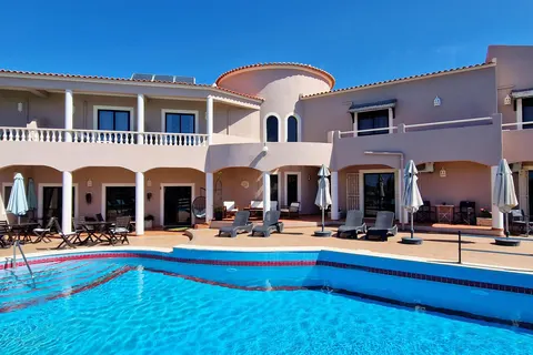Casa Rosa Montes in Lagos