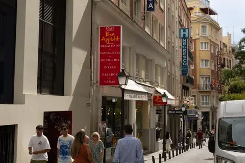 Avenida Gran Vía in Madrid — foto 7