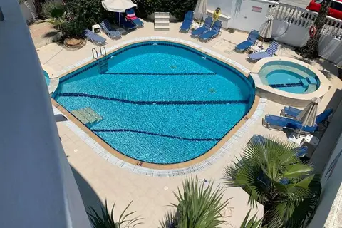 White Palace Studios in Φαληράκι
