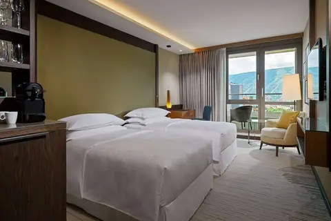Sheraton Grand Tbilisi Metechi Palace in Tbilisi — foto 17