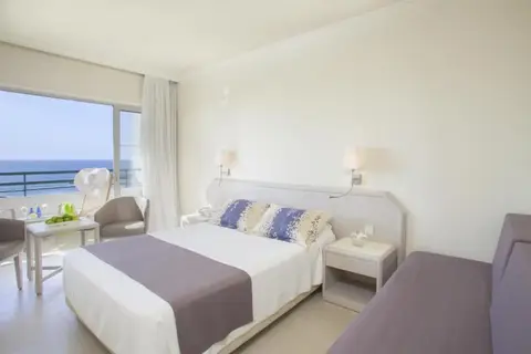 Louis Imperial Beach in Paphos — foto 24