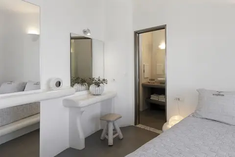 Suites Of The Gods in Hemera Holiday Home villa on Santorini