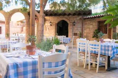 The Golden Bay Beach Hotel in Larnaca — foto 11