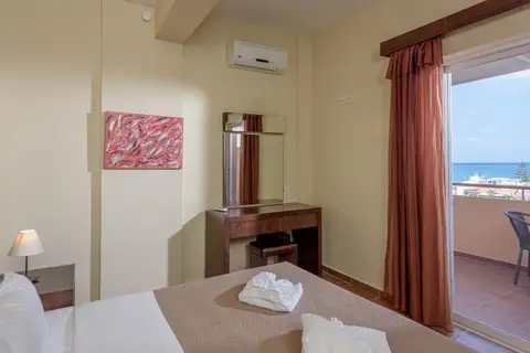 Theo Hotel in Agia Marina — foto 25