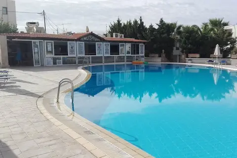 Coliseum Studios & Apartments in Πεύκοι — foto 25