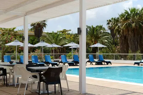 Cosmopolitan in Λάμπη — foto 4