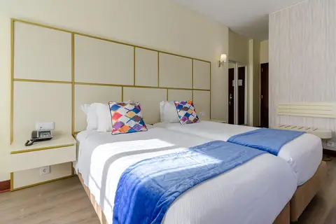 LX Rossio Hotel in Almada — foto 2