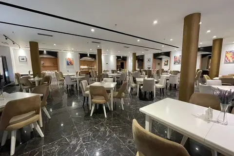 AMH Hotel in Durres — foto 7