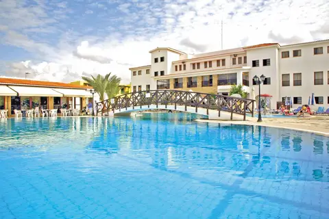 Kefalos Beach Tourist Village in Paphos — foto 16
