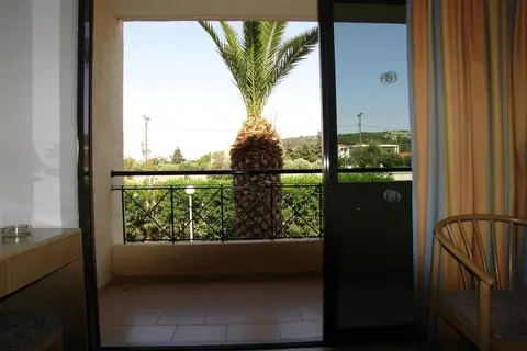 Summerland Hotel & Bungalows in Ιαλυσός — foto 5