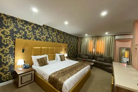Hotel Deluxe in Tirana — foto 16