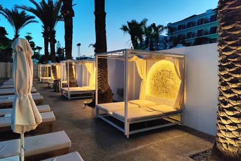 Bohemian Gardens Hotel in Παραλίμνι — foto 11