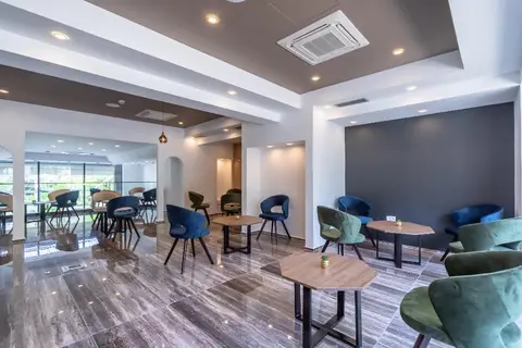 N Hotel in Sutomore — foto 5