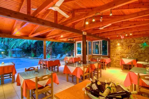 Sunrise Hotel & Apartments in Aνω Ρoδάκινo — foto 9