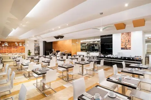 Hotel Grandium Prague in Praag — foto 5