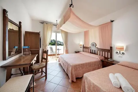 Colonna Grand Hotel Capo Testa in Santa Teresa Gallura — foto 24