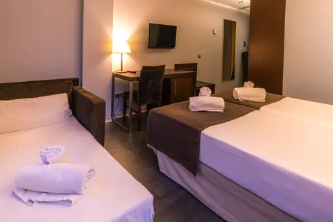 Hotel Madanis in L'hospitalet De Llobregat — foto 29