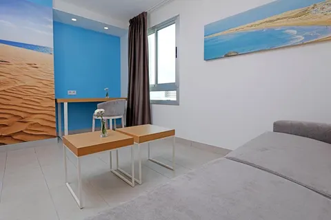 Akeah Broncemar foto 3