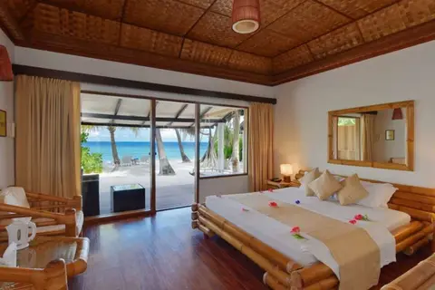 Angaga Island Resort & Spa in Angaga Island Resort — foto 3
