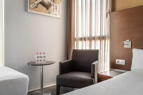 Hotel Madanis in L'hospitalet De Llobregat — foto 5
