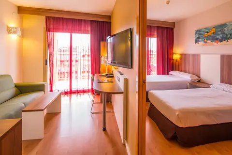 Golden Avenida Suites in Salou — foto 2