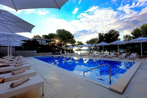 Aminess Younique Senses Resort in Vrboska — foto 10