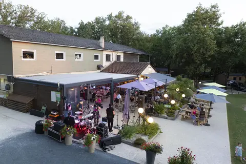 Les Hirondelles in Loupiac — foto 2