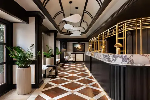 Sina de la Ville in Milaan — foto 3