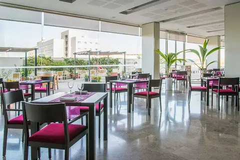 Aparthotel Xon's Playa in Castelló d'Empúries — foto 7