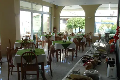 Summerland Hotel & Bungalows in Ιαλυσός — foto 3