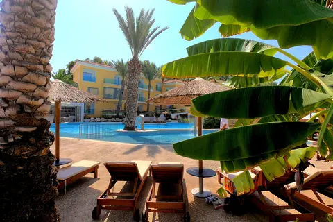 Malama Beach Holiday Village in Παραλίμνι — foto 23