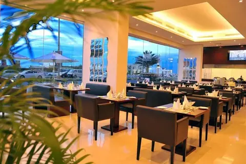Ramada by Wyndham Beach Hotel Ajman in Ajman — foto 16