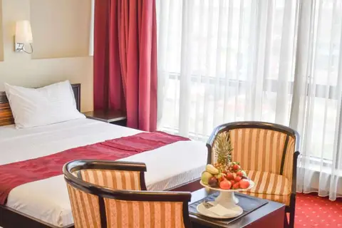 Hotel Hamburg in Општина Чаир — foto 4