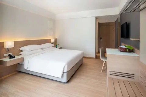The Andaman Beach Hotel Phuket in ตำบลป่าตอง — foto 26