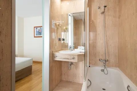 Duerming Longoria Plaza Hotel in Oviedo — foto 20