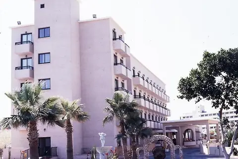 Chrystalla Hotel in Παραλίμνι