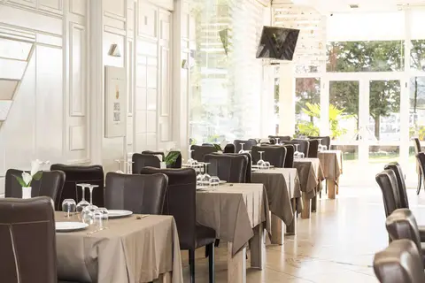 Princ Hotel in Golem — foto 8