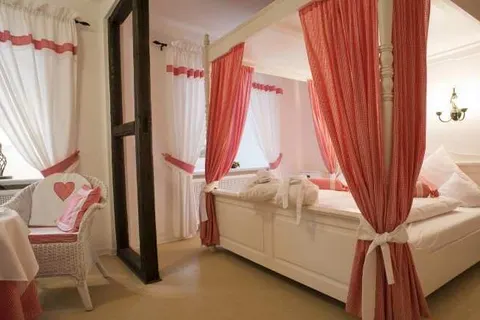 Burghaus en Villa Kronenburg foto 3