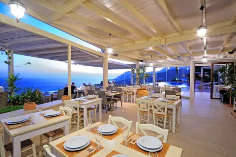 Stefanos Village Hotel in Πλακιάς — foto 12