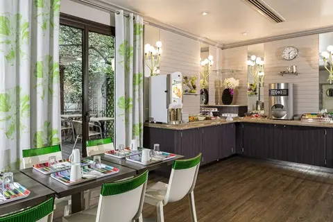Hotel Paris Louis Blanc Gare du Nord in Parijs — foto 11