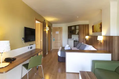 Golden Avenida Family Suites in Salou — foto 17