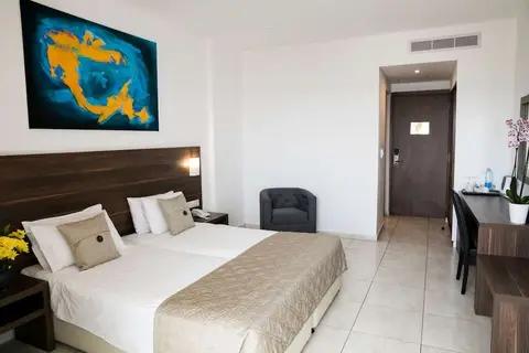 Theo Sunset Bay Hotel in Kissonerga — foto 3